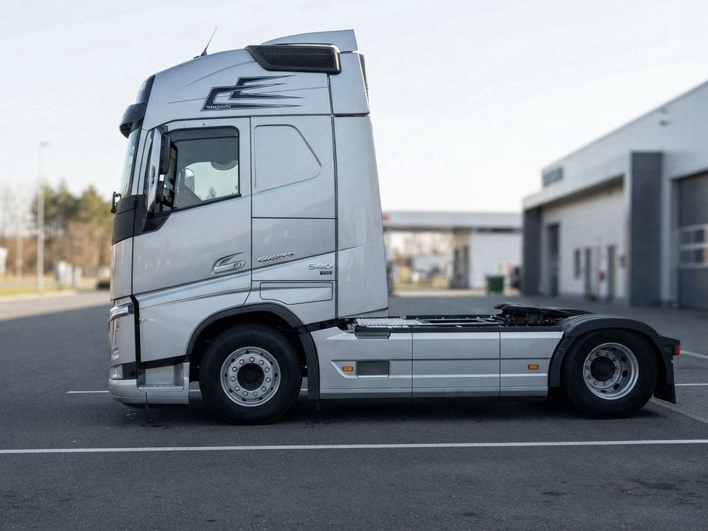 VOLVO FH SIDE 2 x Cab. GLOBETROTTER ARROWS for High Roof . stickers decals